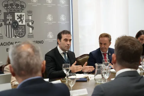 Imagen de la noticia: UGT pide que el ahorro empresarial en cotizaciones llegue a los salarios de Ceuta