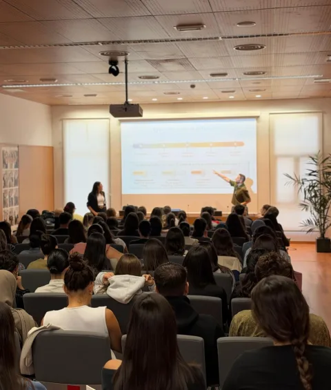 Imagen de la noticia: La Facultad de Ciencias de la Salud forma a su alumnado en gestión de la ansiedad