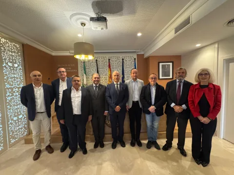 Imagen de la noticia: CESM denuncia falta de médicos y sobrecarga en Ceuta